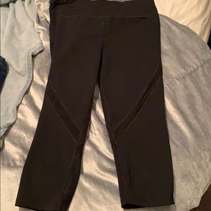 Cropped leggings with mesh detail